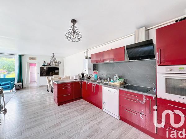 Maison traditionnelle 8 pièces de 100 m² à Saint-Aubin-lès-Elbeuf (76410)