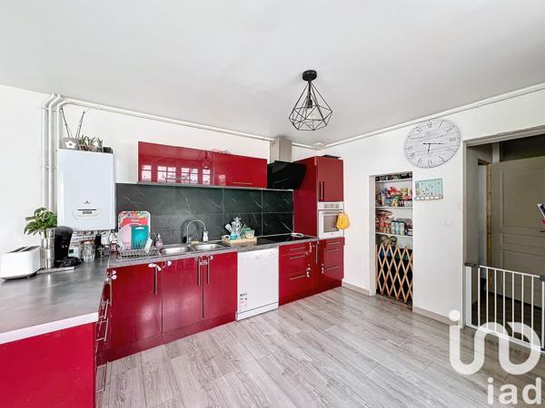 Maison traditionnelle 8 pièces de 100 m² à Saint-Aubin-lès-Elbeuf (76410)