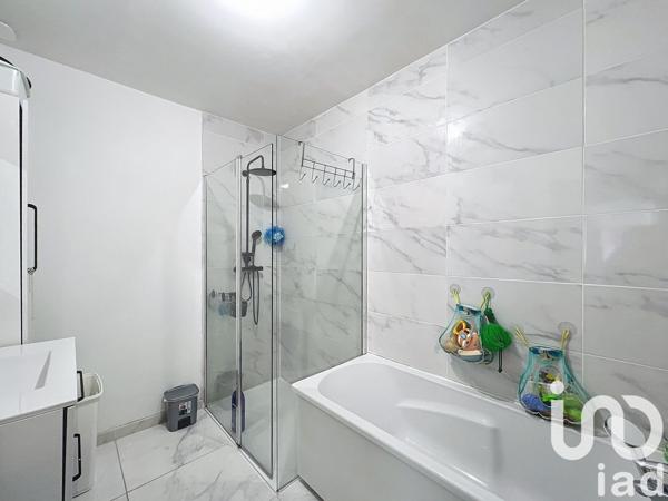 Maison traditionnelle 8 pièces de 100 m² à Saint-Aubin-lès-Elbeuf (76410)