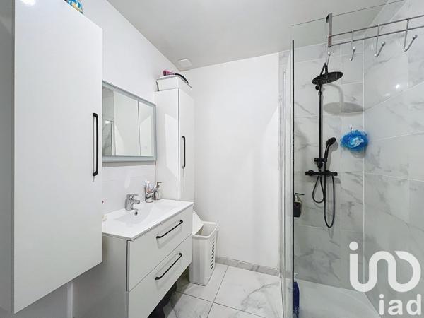 Maison traditionnelle 8 pièces de 100 m² à Saint-Aubin-lès-Elbeuf (76410)