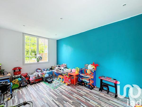 Maison traditionnelle 8 pièces de 100 m² à Saint-Aubin-lès-Elbeuf (76410)