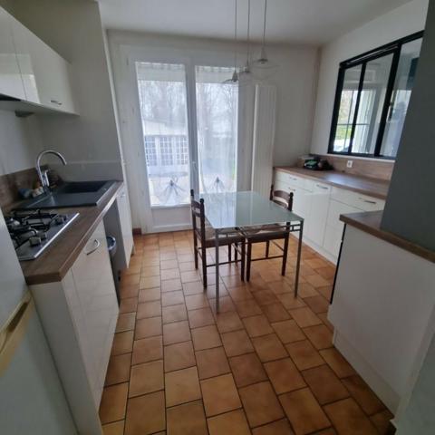 Maison 2 chambres, terrain et bois