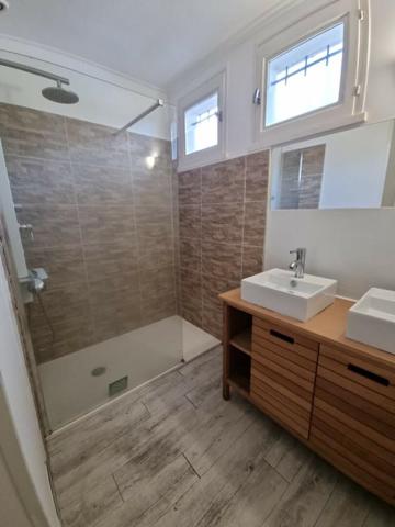 Maison 2 chambres, terrain et bois