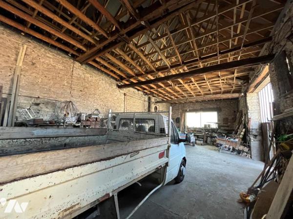 BEAUNE Grange a viabiliser env 110 m² possibilité d'aménager en Habitation sur terrain env 325 m²  