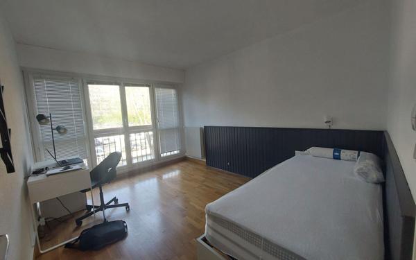 Appartement à louer    4 pièces •  Évry