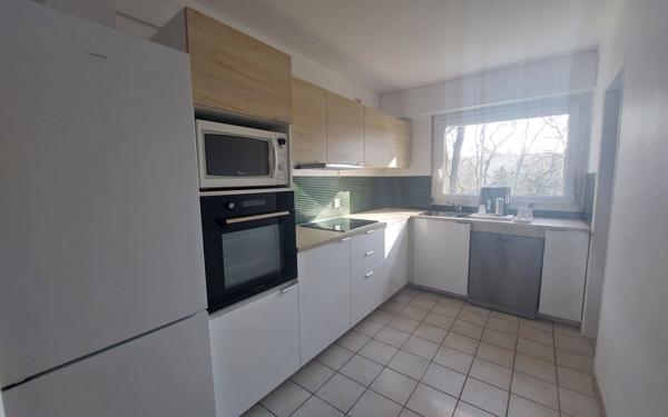 Appartement à louer    4 pièces •  Évry