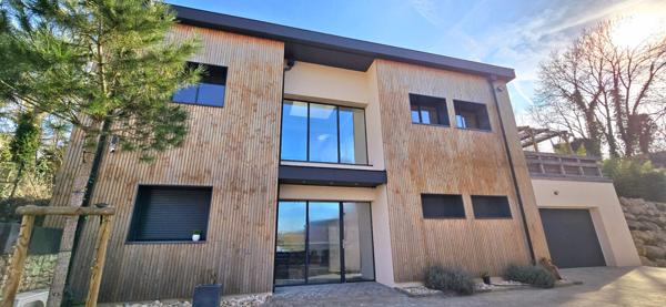 CHARTRES : Magique maison contemporaine 185m² avec piscine sur terrain boisé d'env. 1700m²