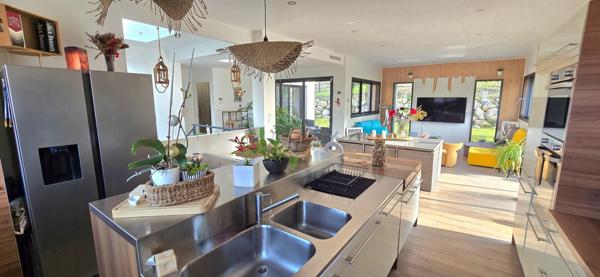 CHARTRES : Magique maison contemporaine 185m² avec piscine sur terrain boisé d'env. 1700m²