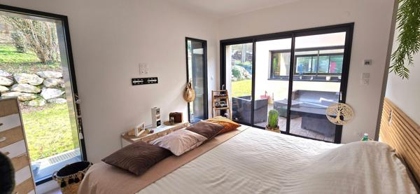 CHARTRES : Magique maison contemporaine 185m² avec piscine sur terrain boisé d'env. 1700m²