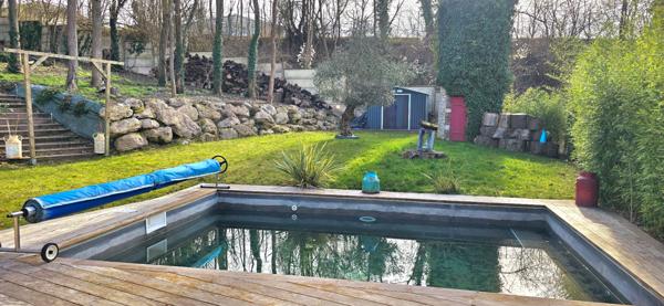 CHARTRES : Magique maison contemporaine 185m² avec piscine sur terrain boisé d'env. 1700m²