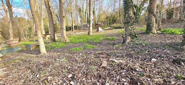 CHARTRES : Magique maison contemporaine 185m² avec piscine sur terrain boisé d'env. 1700m²