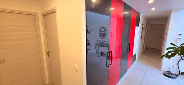 CHARTRES : Magique maison contemporaine 185m² avec piscine sur terrain boisé d'env. 1700m²