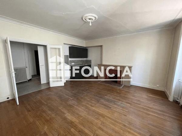 Location Appartement 3 pièces 69.28 m² - 2 RUE DU CHATEAU La Clayette 71800