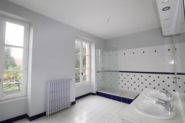 Maison 8 pièces 217 m2