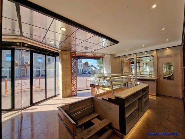 Local Commercial
         5 pièces
        - 131 m² Exclusivité 169 000 € *