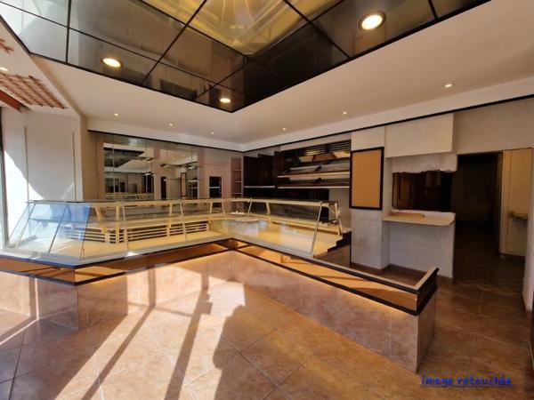 Local Commercial
         5 pièces
        - 131 m² Exclusivité 169 000 € *