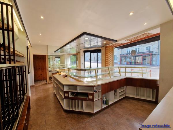 Local Commercial
         5 pièces
        - 131 m² Exclusivité 169 000 € *