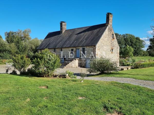 AUTHENTIQUE LOGIS SEIGNEURIAL DU XVème SIECLE EN NORMANDIE