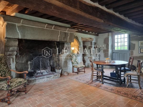 AUTHENTIQUE LOGIS SEIGNEURIAL DU XVème SIECLE EN NORMANDIE