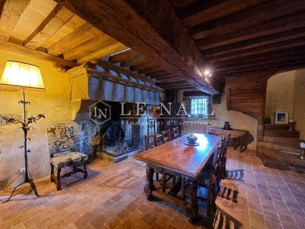 AUTHENTIQUE LOGIS SEIGNEURIAL DU XVème SIECLE EN NORMANDIE