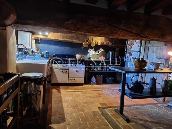 AUTHENTIQUE LOGIS SEIGNEURIAL DU XVème SIECLE EN NORMANDIE