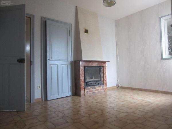 Maison à louer à Fillé dans la Sarthe (72210), ref : 001/1174   
centre bourg