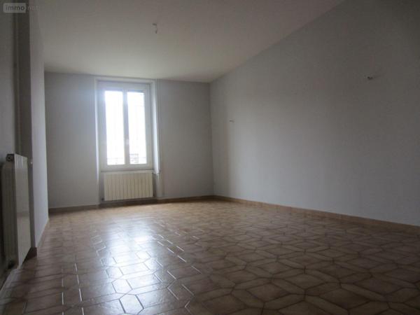 Maison à louer à Fillé dans la Sarthe (72210), ref : 001/1174   
centre bourg