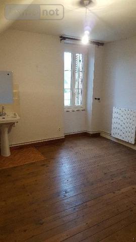 Maison à louer à Fillé dans la Sarthe (72210), ref : 001/1174   
centre bourg