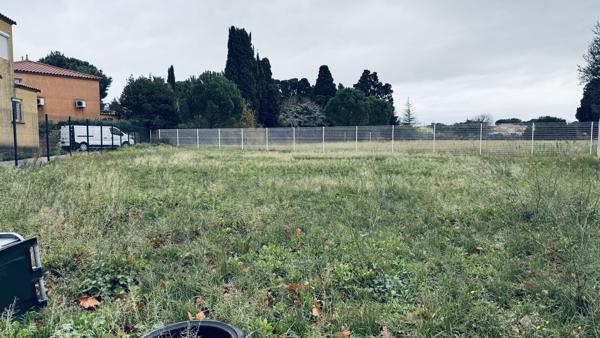 A VENDRE TERRAIN POLE MEDICAL