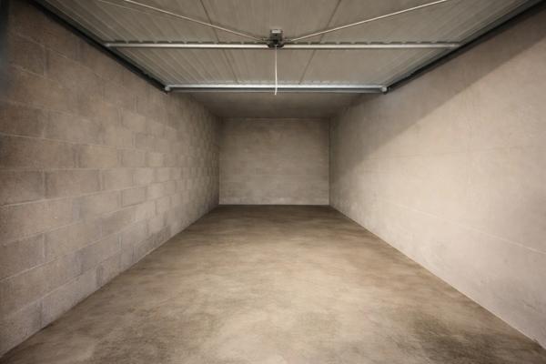 Garage fermé à vendre (13) - Patio Saint Just - Avenue Corot - 19 m² - accessible depuis la chaussée