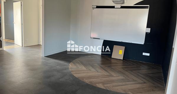 À vendre Local commercial 335 m² - Niort 79000