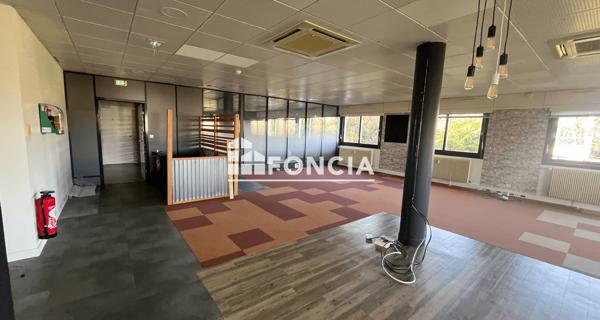 À vendre Local commercial 335 m² - Niort 79000