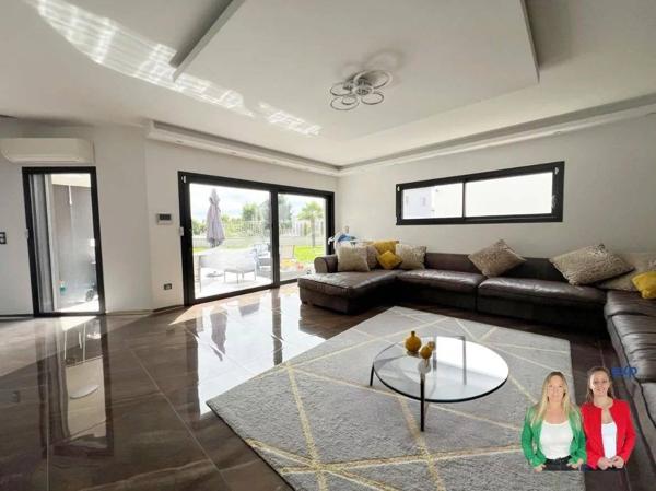 Maison contemporaine avec piscine & spa – 7 pièces