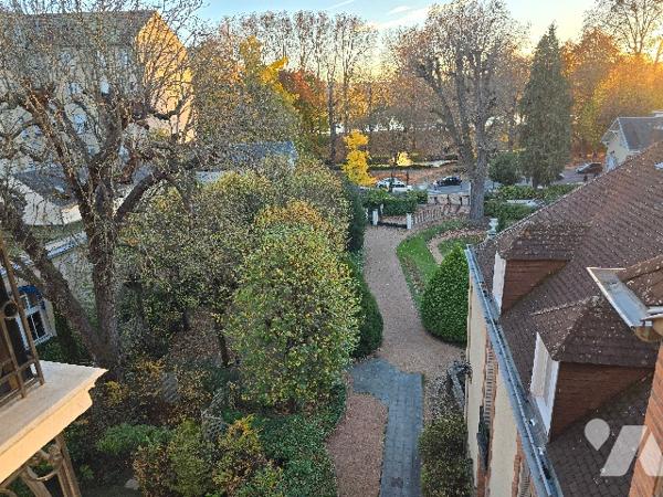 Appartement de 9 pièces de 167 m² .