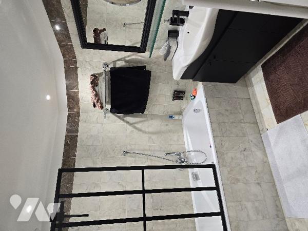 Appartement de 9 pièces de 167 m² .