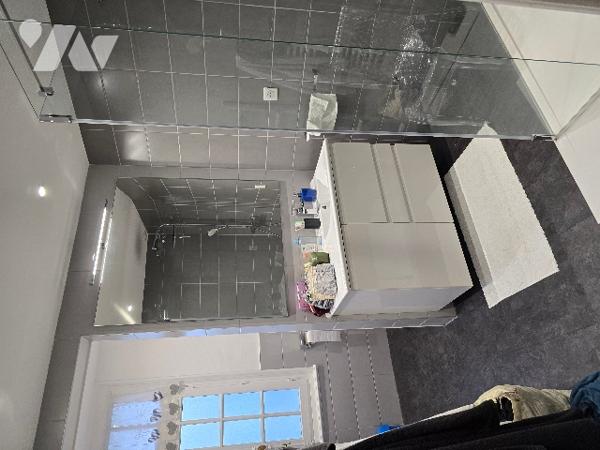 Appartement de 9 pièces de 167 m² .