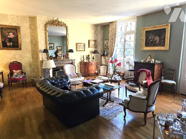 Appartement de 9 pièces de 167 m² .