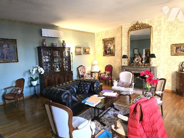 Appartement de 9 pièces de 167 m² .