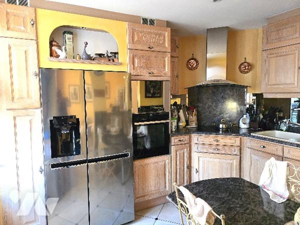 Appartement de 9 pièces de 167 m² .