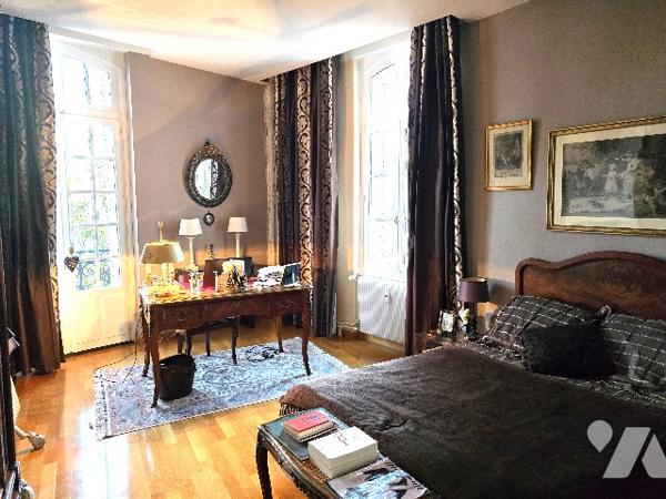 Appartement de 9 pièces de 167 m² .