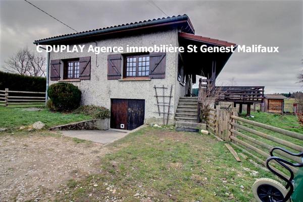 Marlhes 42660 dans un hameau à 1,5 km du centre du village, maison traditionnelle sur sous-sol  124m² habitables 4 chambres sur 1600m² de terrain plat