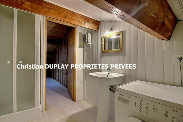 Marlhes 42660 dans un hameau à 1,5 km du centre du village, maison traditionnelle sur sous-sol  124m² habitables 4 chambres sur 1600m² de terrain plat