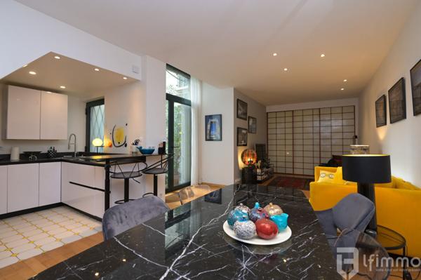 Charmant rez de chaussée sur cour pavée au calme