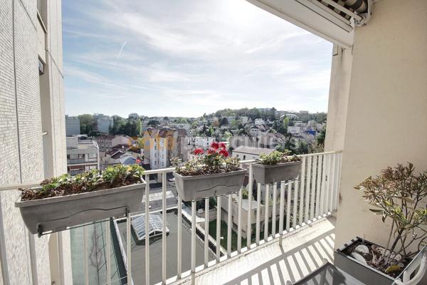 Vente
                Appartement101 m² - 5 Pièces -
                    FONTENAY AUX ROSES (92260)