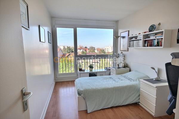 Vente
                Appartement101 m² - 5 Pièces -
                    FONTENAY AUX ROSES (92260)