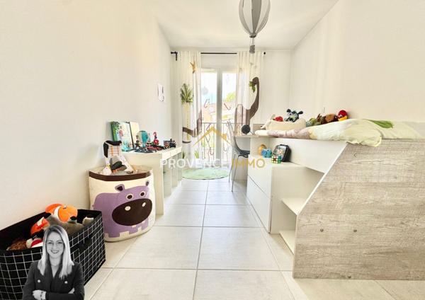 Eyguières (13430) Sublime appartement lumineux avec terrasse et box, en CENTRE VILLE