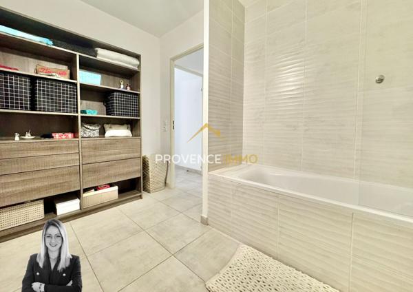 Eyguières (13430) Sublime appartement lumineux avec terrasse et box, en CENTRE VILLE