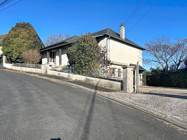 Maison à vendre Donzenac - Vue imprenable - 120 m2 Habitable - 3 Chambres - Sous-sol complet - Buanderie, Bureau - Terrain 600 m2