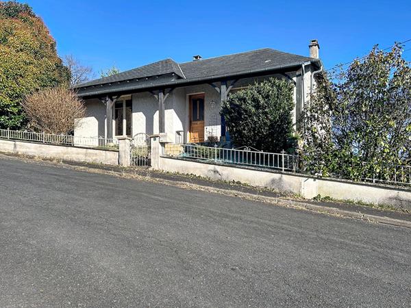 Maison à vendre Donzenac - Vue imprenable - 120 m2 Habitable - 3 Chambres - Sous-sol complet - Buanderie, Bureau - Terrain 600 m2