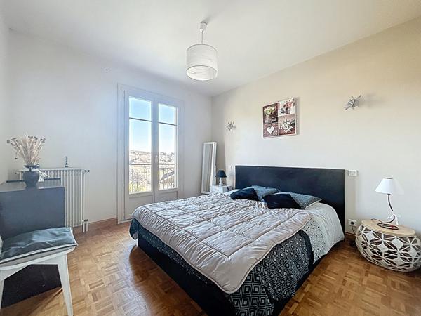 Maison à vendre Donzenac - Vue imprenable - 120 m2 Habitable - 3 Chambres - Sous-sol complet - Buanderie, Bureau - Terrain 600 m2